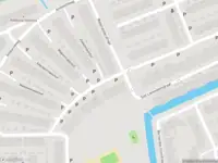 Ambulance met gepaste spoed naar de Kolenbranderstraat in Schiedam