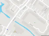 Ambulance met gepaste spoed naar de Voordek in Amsterdam