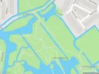 Ambulance met gepaste spoed naar de Mussenplaats in Leiden