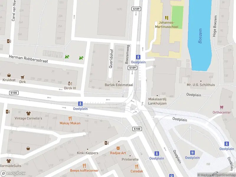 Ambulance met grote spoed naar de Goudsesingel in Rotterdam