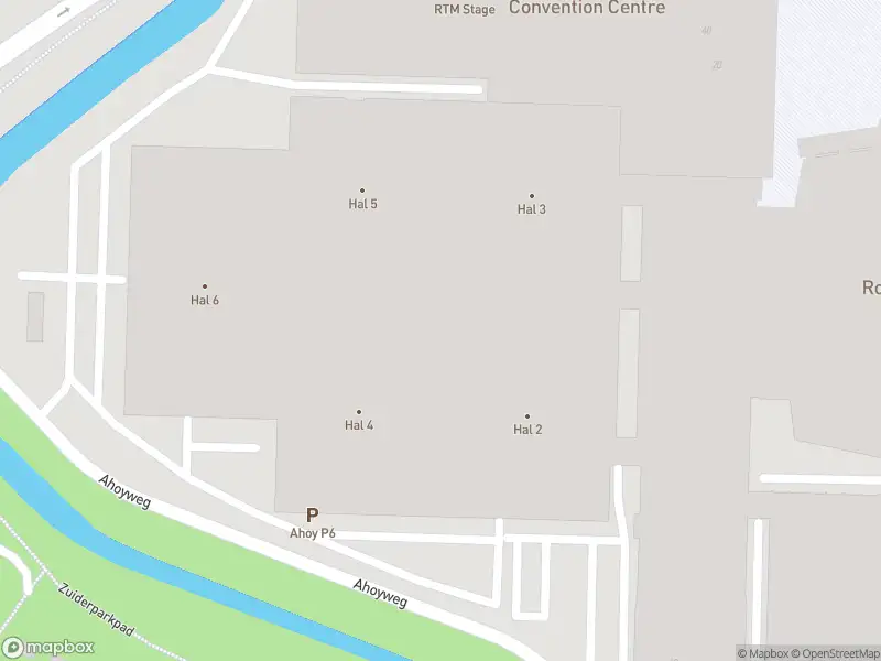 Ambulance met grote spoed naar de Zuiderparkweg in Rotterdam