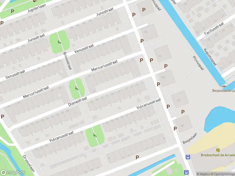 Ambulance met gepaste spoed naar de Dianastraat in Leiden