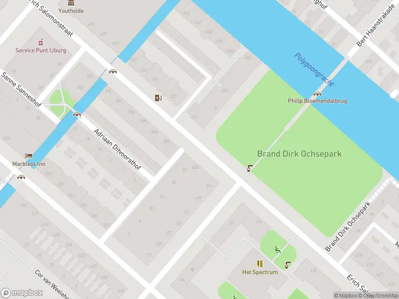 Ambulance met gepaste spoed naar de Lumièrestraat in Amsterdam