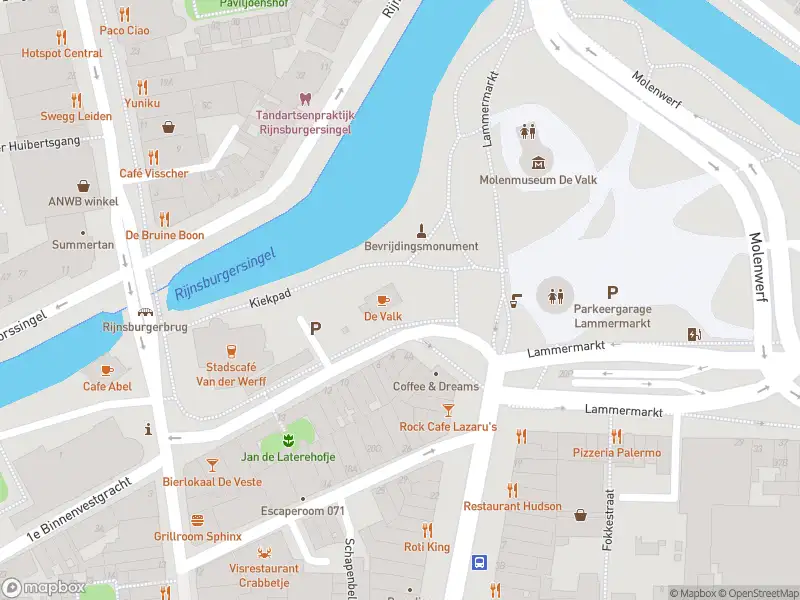 Ambulance met grote spoed naar de 2e Binnenvestgracht in Leiden
