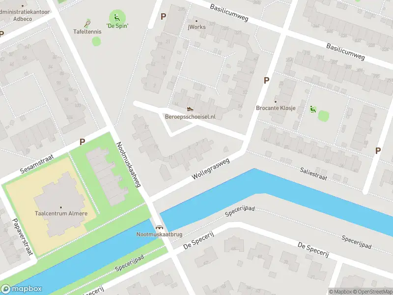 Brandweer met gepaste spoed naar de Basilicumweg in Almere vanwege een buitenbrand