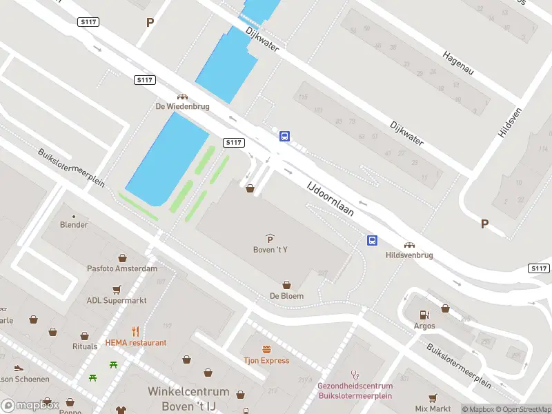 Ambulance met gepaste spoed naar de Buikslotermeerplein in Amsterdam