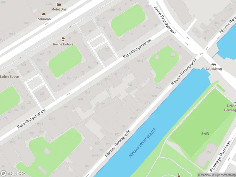 Ambulance met gepaste spoed naar de Rapenburgerstraat in Amsterdam