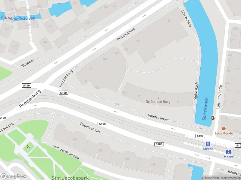 Ambulance met grote spoed naar de Goudsesingel in Rotterdam