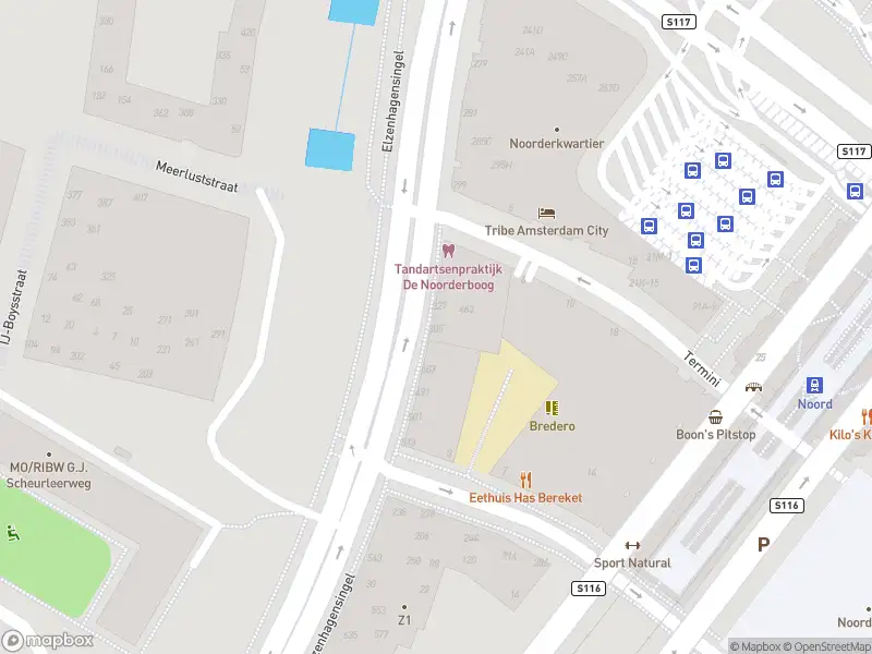 Ambulance met gepaste spoed naar de Elzenhagensingel in Amsterdam
