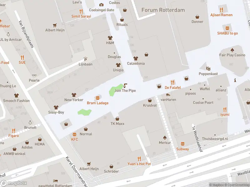 Ambulance met gepaste spoed naar de Binnenwegplein in Rotterdam