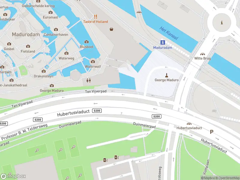 Ambulance met grote spoed naar de George Maduroplein in 's-Gravenhage