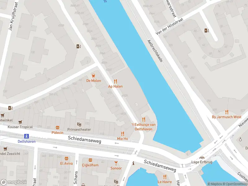 Ambulance met grote spoed naar de Mathenesserdijk in Rotterdam
