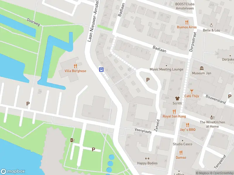 Ambulance met grote spoed naar de Stationsstraat in Amstelveen