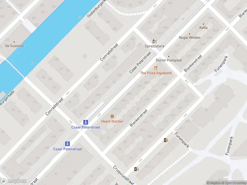 Ambulance met gepaste spoed naar de Blankenstraat in Amsterdam