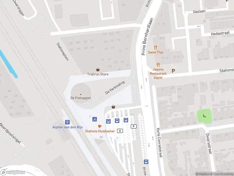Ambulance met gepaste spoed naar de Stationsplein in Alphen aan den Rijn
