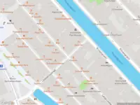 Ambulance met gepaste spoed naar de Leidsekruisstraat in Amsterdam