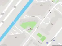 Ambulance met gepaste spoed naar de Loenermark in Amsterdam