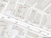 Ambulance met grote spoed naar de Zuidplein in Rotterdam