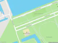 Ambulance met grote spoed naar de Kosboulevard in Rotterdam