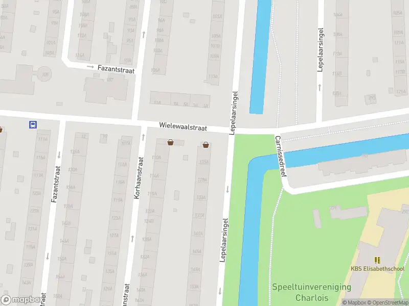 Ambulance met grote spoed naar de Lepelaarsingel in Rotterdam