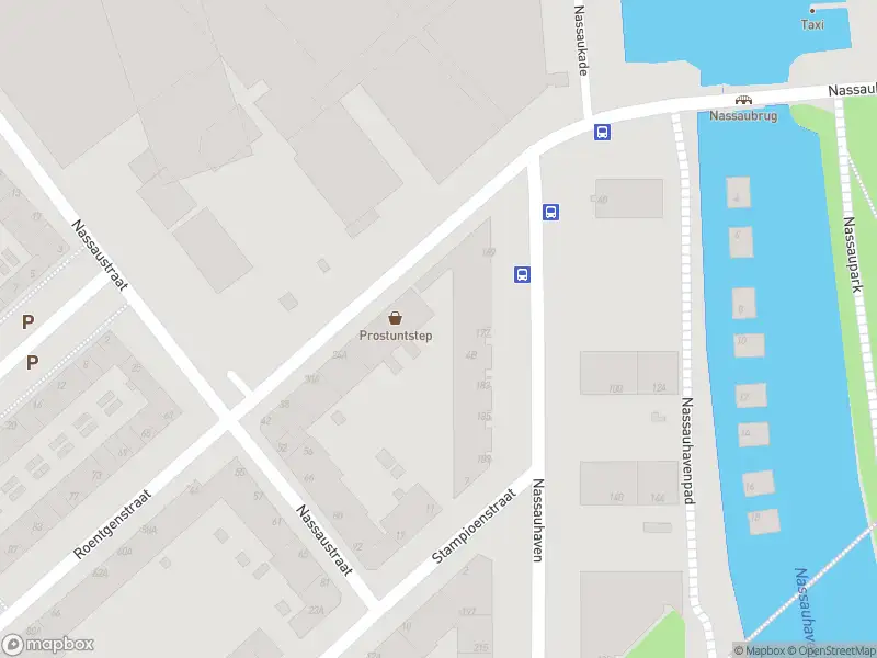 Ambulance met gepaste spoed naar de Roentgenstraat in Rotterdam