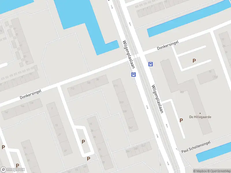Ambulance met gepaste spoed naar de Wilgenplaslaan in Rotterdam