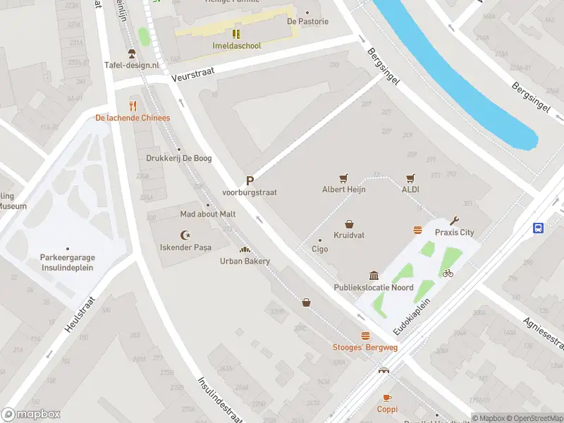 Ambulance met grote spoed naar de Voorburgstraat in Rotterdam