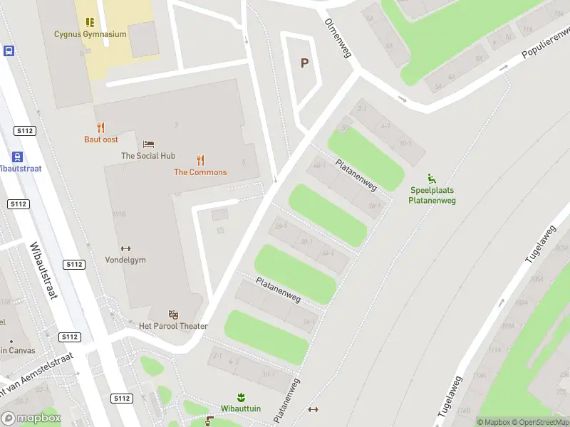 Ambulance met grote spoed naar de Platanenweg in Amsterdam