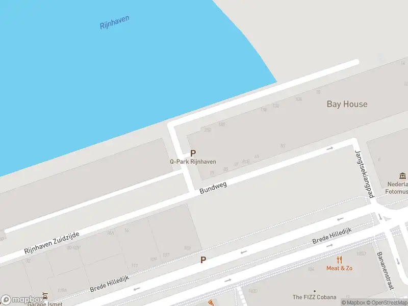 Brandweer met gepaste spoed naar de Pudongstraat in Rotterdam vanwege wateroverlast