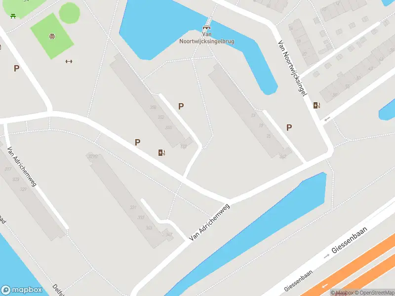 Ambulance met gepaste spoed naar de Van Adrichemweg in Rotterdam