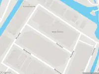 Ambulance met grote spoed naar de Dwarskuul in Volendam