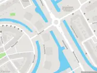 Ambulance met grote spoed naar de De Eendracht in Delft