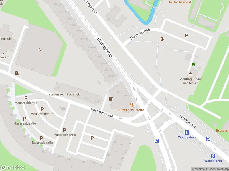 Ambulance met grote spoed naar de Honingerdijk in Rotterdam