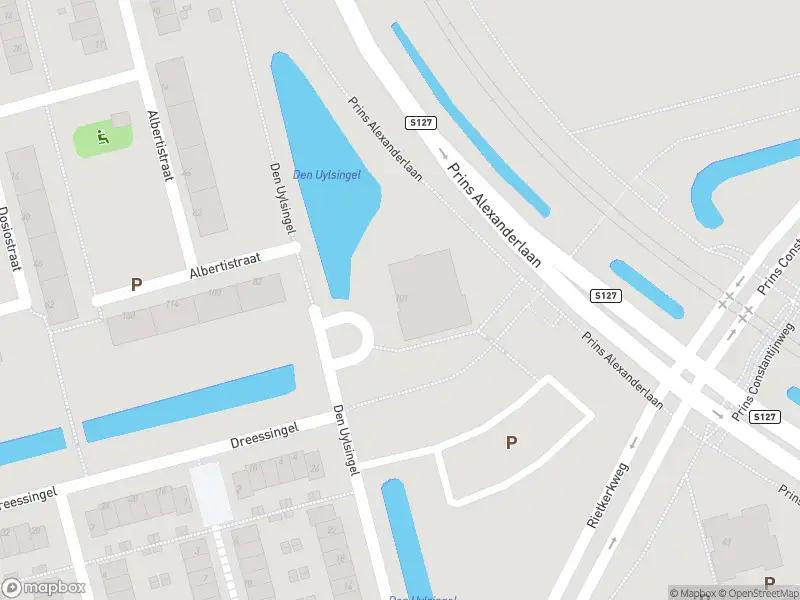 Ambulance met gepaste spoed naar de Den Uylsingel in Rotterdam