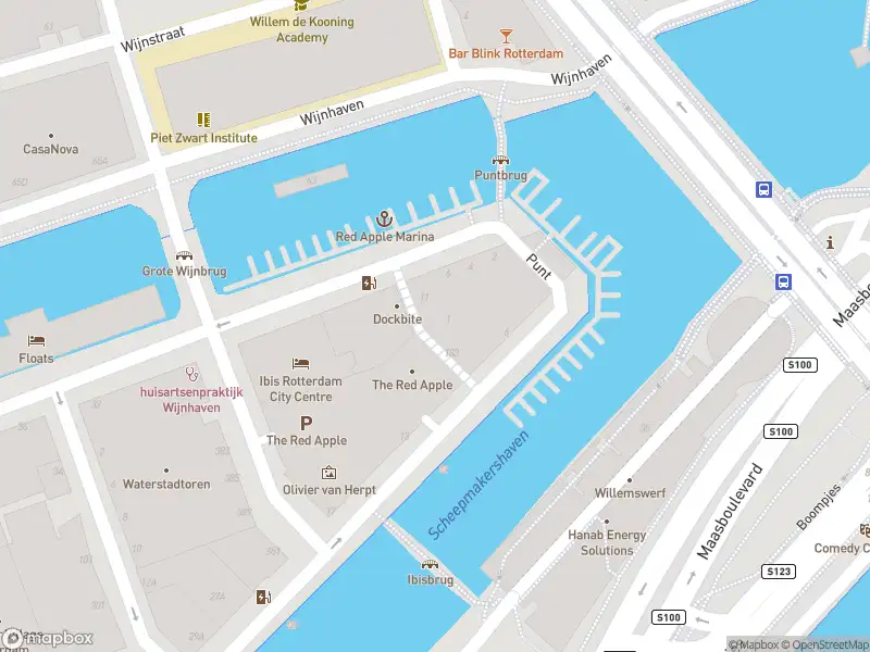 Ambulance met grote spoed naar de Wijnhaven in Rotterdam