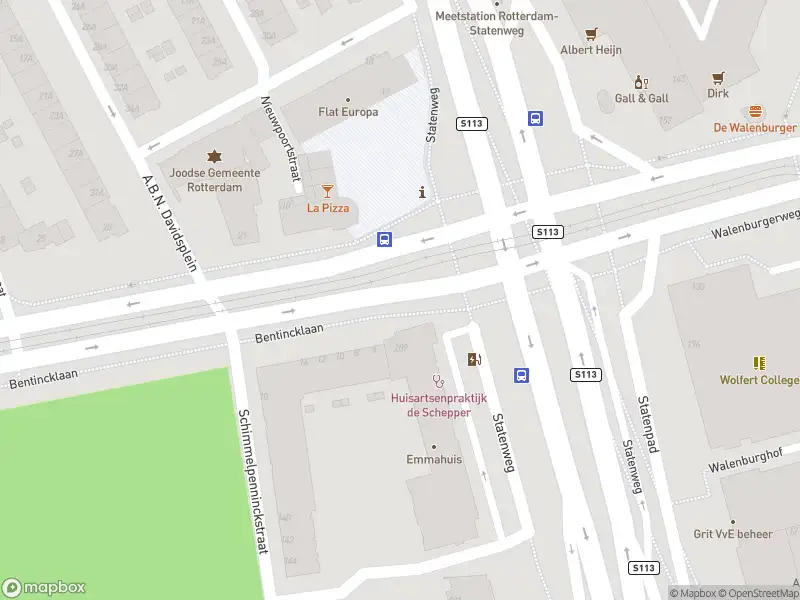 Ambulance met grote spoed naar de Statenweg in Rotterdam