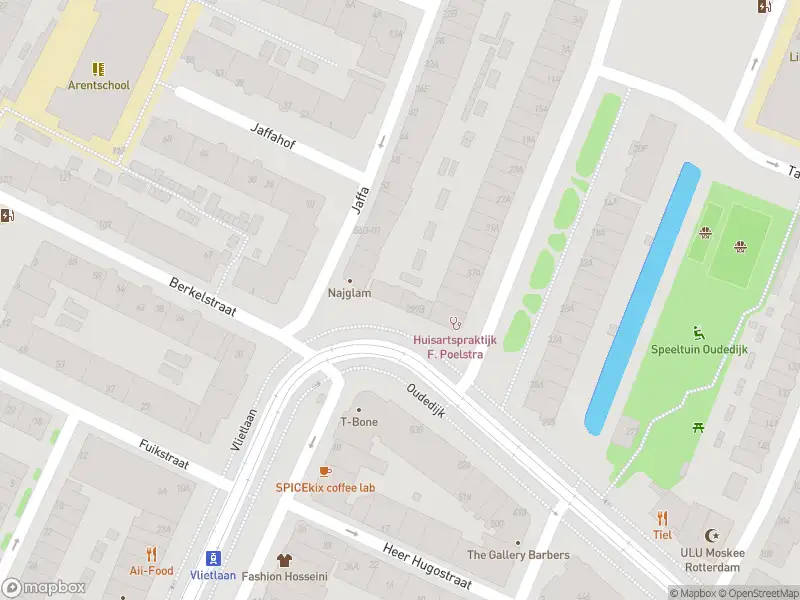 Ambulance met gepaste spoed naar de Oudedijk in Rotterdam