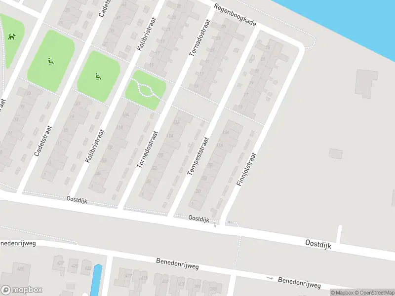 Ambulance met gepaste spoed naar de Tempeststraat in Rotterdam