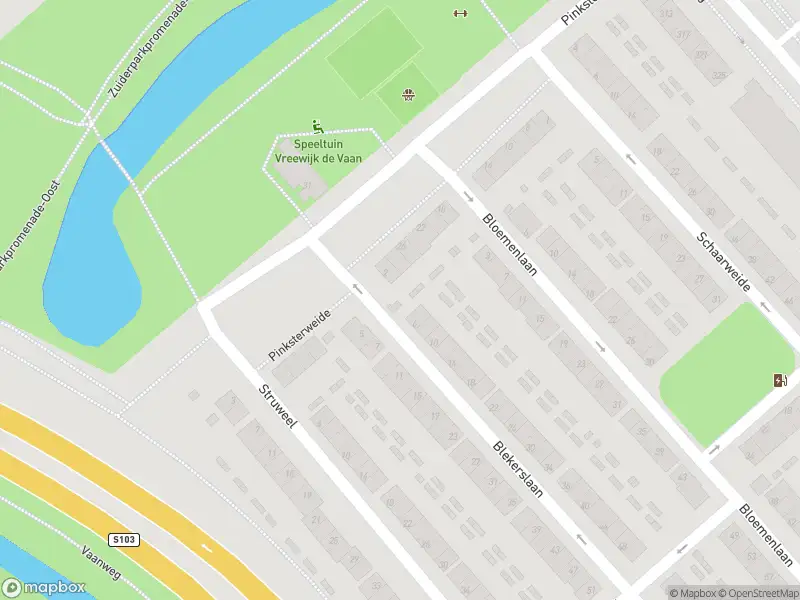 Ambulance met grote spoed naar de Blekerslaan in Rotterdam