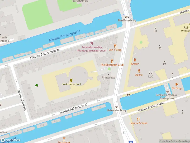 Ambulance met grote spoed naar de Korte Lepelstraat in Amsterdam