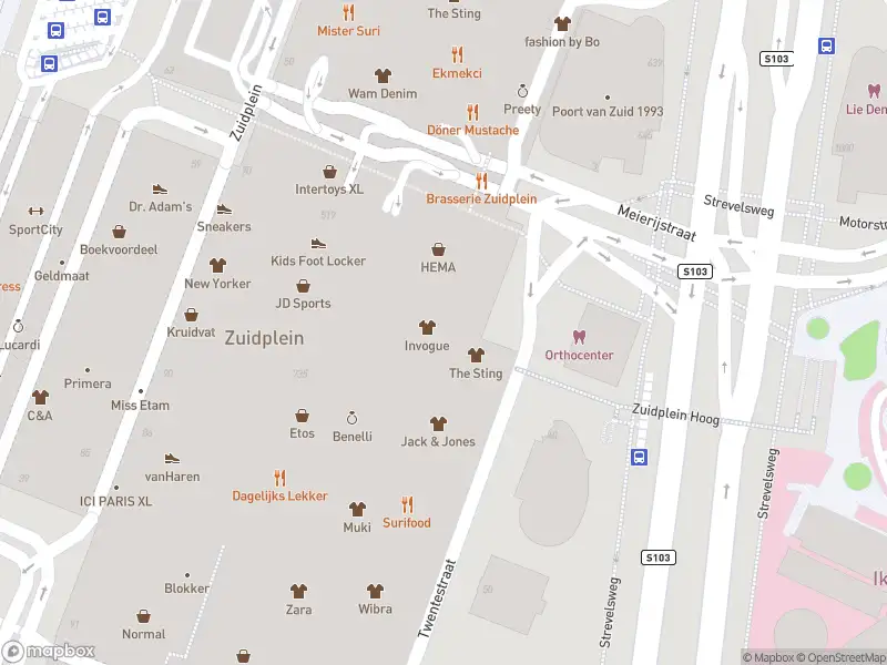 Ambulance met gepaste spoed naar de Zuidplein Hoog in Rotterdam