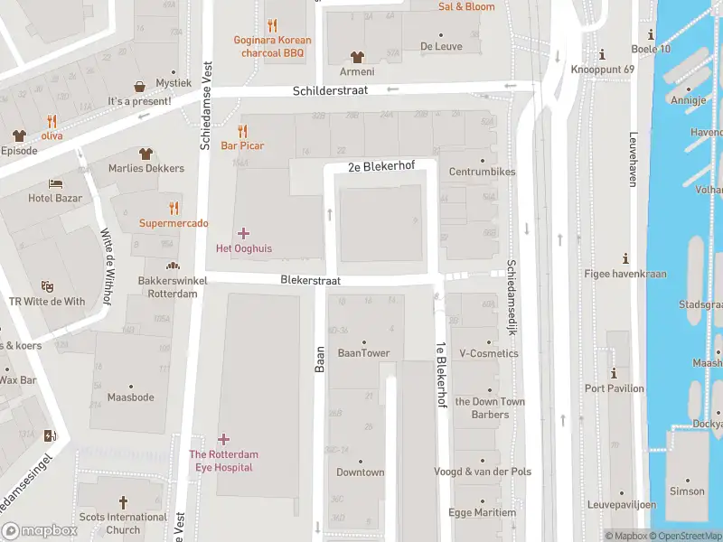 Ambulance met gepaste spoed naar de Blekerstraat in Rotterdam