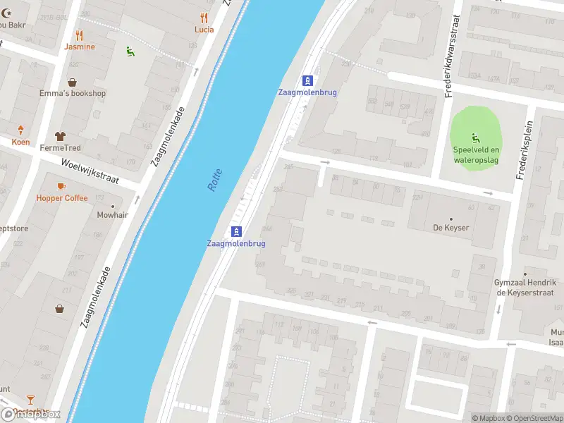 Ambulance met grote spoed naar de Linker Rottekade in Rotterdam