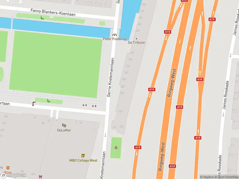 Ambulance met grote spoed naar de Gerrie Knetemannlaan in Amsterdam