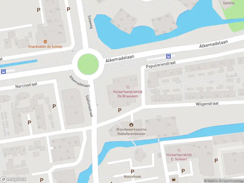 Ambulance met gepaste spoed naar de Stationsstraat in Roelofarendsveen