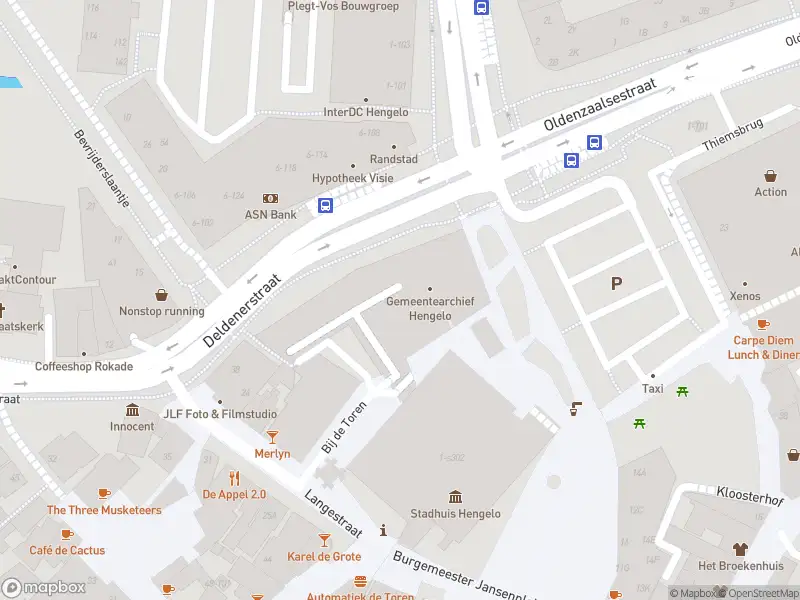 Politie naar de Burgemeester van der Dussenplein in Hengelo vanwege aanrijding met letsel