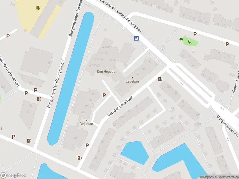 Ambulance met grote spoed naar de Van der Sasstraat in Rotterdam