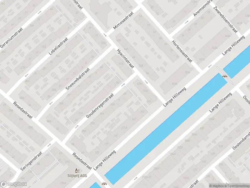 Ambulance met grote spoed naar de Goudenregenstraat in Rotterdam