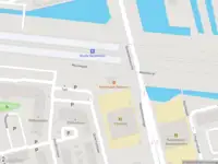 Ambulance met grote spoed naar de Willensplein in Gouda