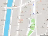 Ambulance met gepaste spoed naar de Wijdesteeg in Amsterdam